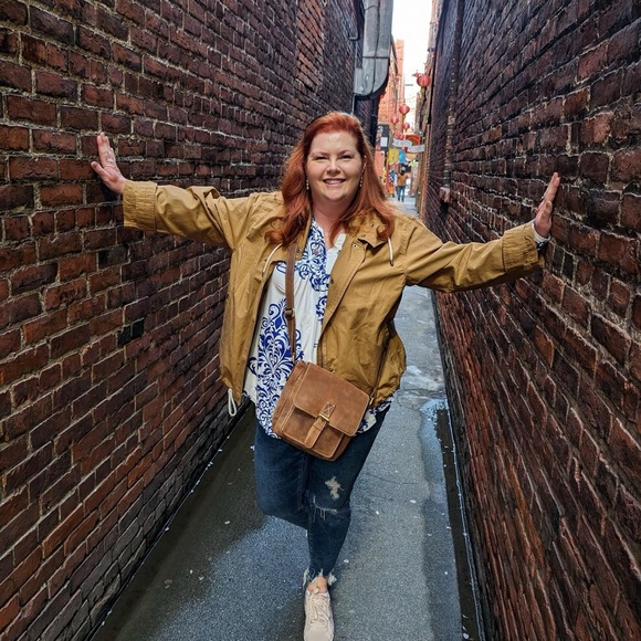 Meet your Posher, Shawna - Picture 1 of 2